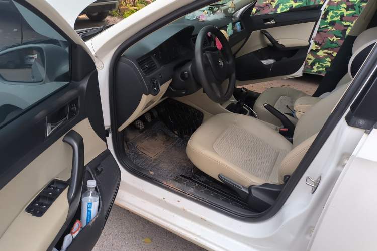 Used Skoda Rapid 2013 1.6L Manual Smart Selection Model Driver Seat