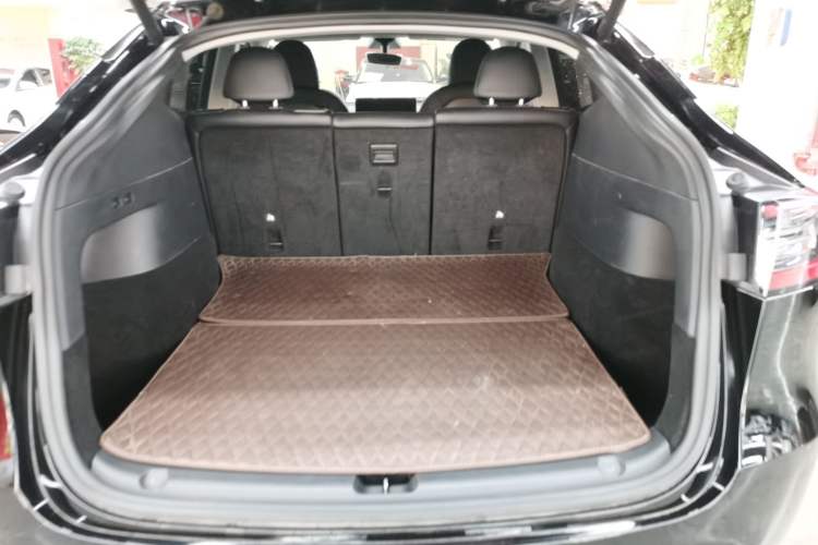 Used Tesla Model Y 2021 Standard Range Rear-Wheel Drive Version Trunk