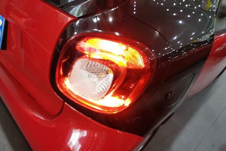 Used smart fortwo 2015 1.0L 52 kW hardtop Dynamic version