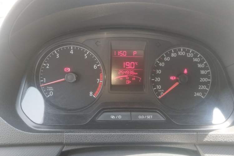 Used Volkswagen Jetta 2015 1.6L Automatic Fashion Model Odometer Close Up