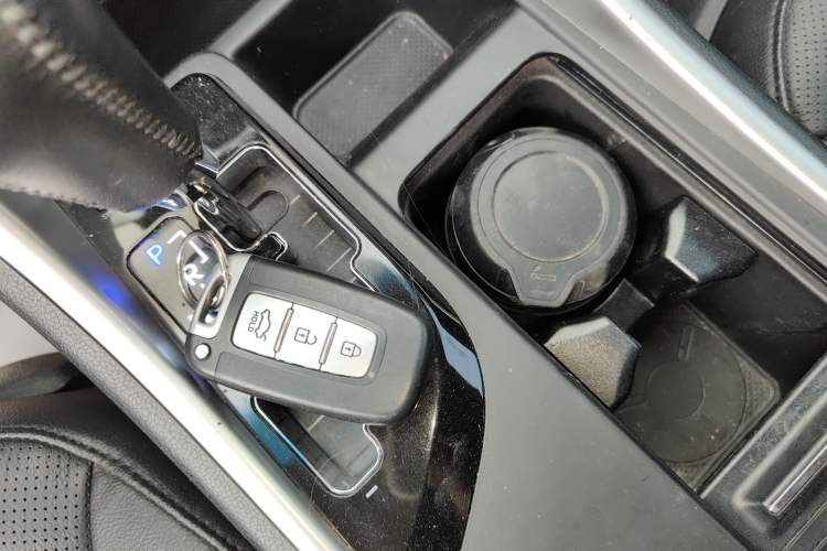 Used Hyundai Sonata 2015 Classic 2.4L Automatic Leading Edition China V Standard Vehicle Key