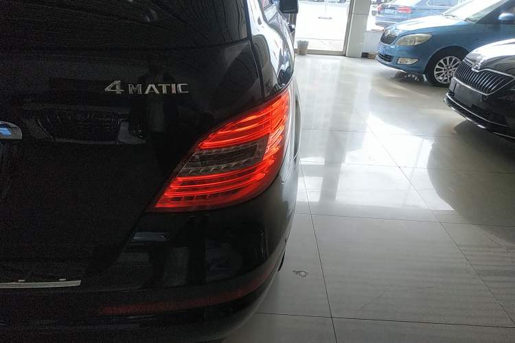 Used Mercedes-Benz R-Class 2015 R 320 4MATIC Luxury Model