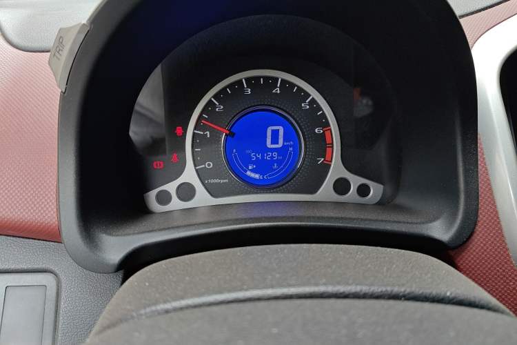 Used CHANGAN Benni 2015 1.4L Manual Luxury Model China V Standard Odometer Close Up