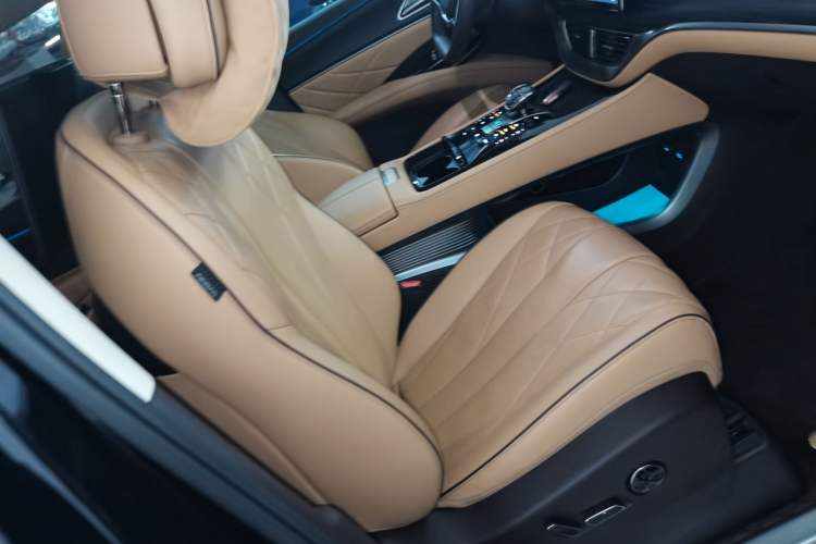 Used Denza D9 2024 DM-i 980 Four-Wheel Drive Flagship Model Right Front Seat