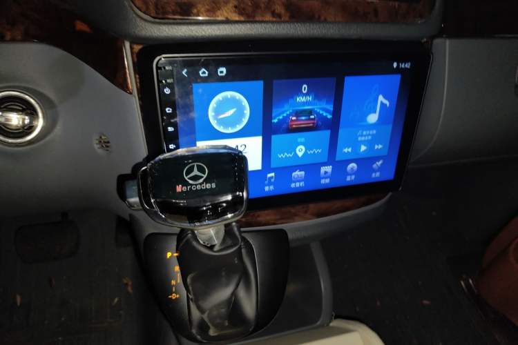 Used Mercedes-Benz Vito 2013 3.0L Elite Edition Audio And AC Panel