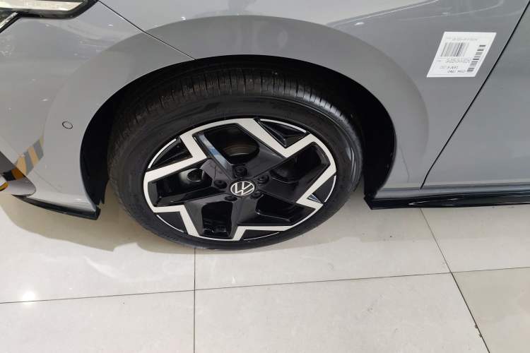 Used Volkswagen Golf 2025 Facelift 300TSI R-Line Exterior 4