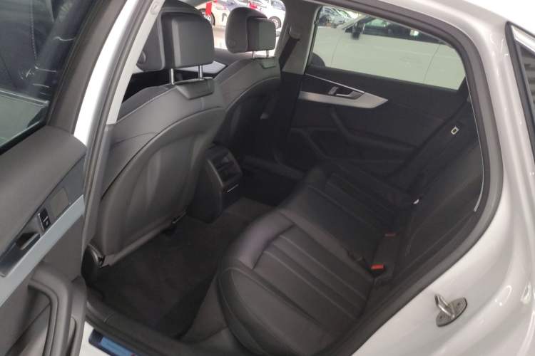 Used Audi A4L 2024 40 TFSI Fashion Dynamic Model