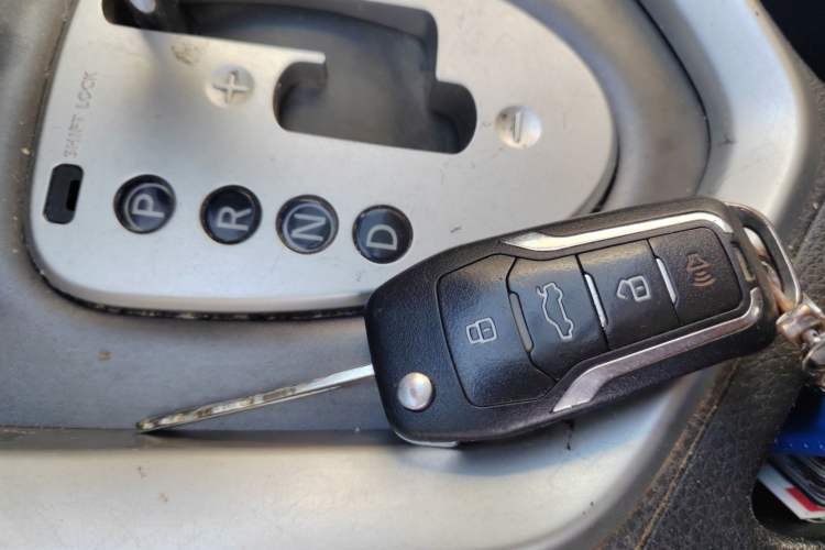 Used Venucia T70 2015 2.0L CVT Smart Choice Edition
