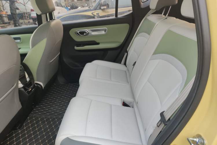 Used AION Y 2022 Plus 70 Smart Edition Interior 4