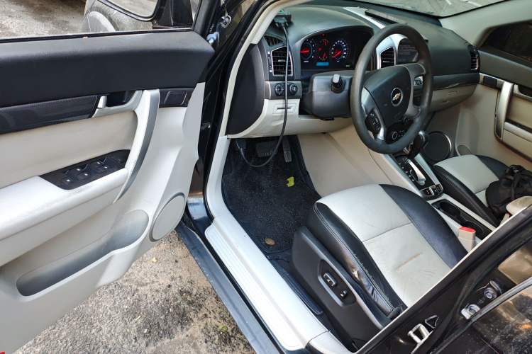 Used Chevrolet Captiva 2012 2.4L 4x4 Luxury Edition 5 Seats
