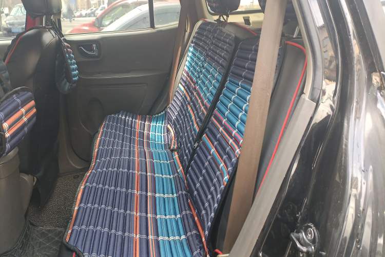 Used Huatai Santa Fe Classic 2012 2.0L Gasoline Manual Two-Wheel Drive with Sunroof Left Rear Seat