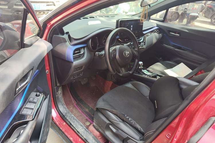 Used Toyota C-HR 2018 2.0L Leading with Sunroof China VI Standard
