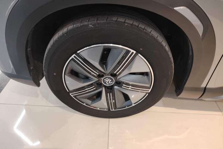 Used BYD Yuan UP 2024 401KM Beyond Edition Left Front Wheel Hub