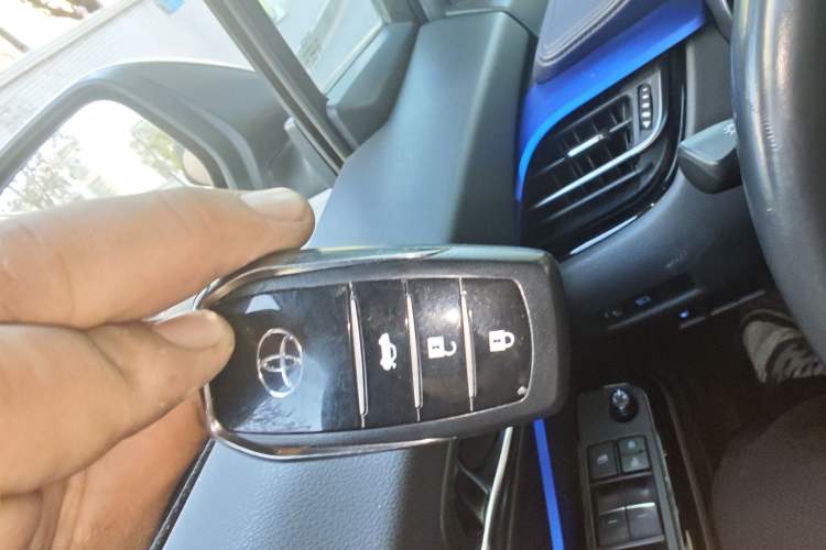 Used Toyota IZOA 2018 2.0L Yichi Version China VI Standard