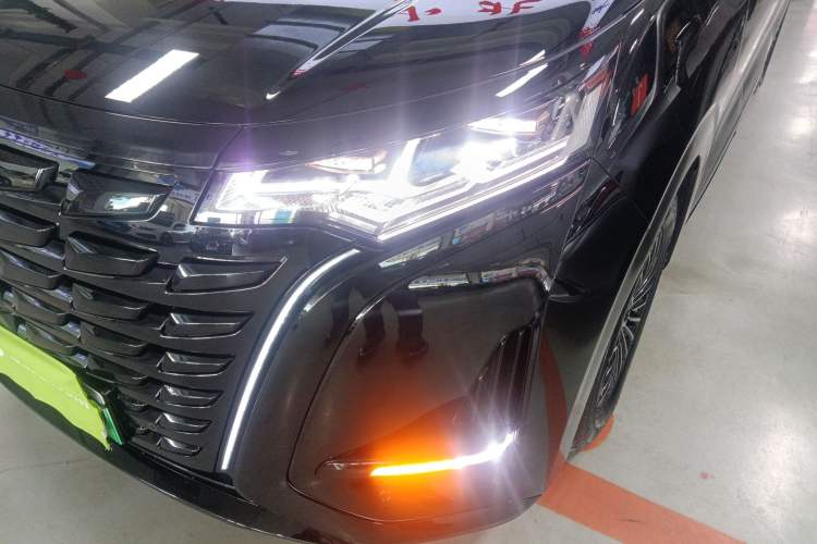 Used Denza D9 2022 DM-i 1040 Prestige Model Left Front Headlight