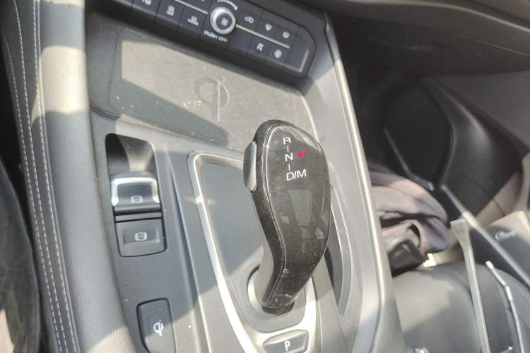 Used Haval F7 2020 2.0T Two-Wheel Drive i-Van Gear Lever