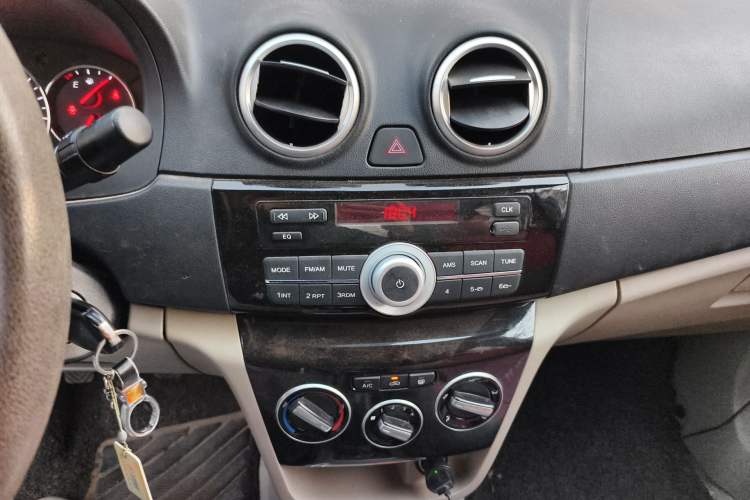 Used CHANGAN Alsvin V3 2015 1.4L Manual Meiruan Model China V Standard
