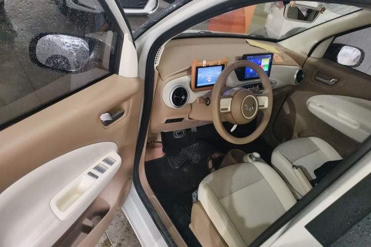 Used Wuling Hongguang MINIEV 2025 Four-Door Version Advanced Edition Driver Seat