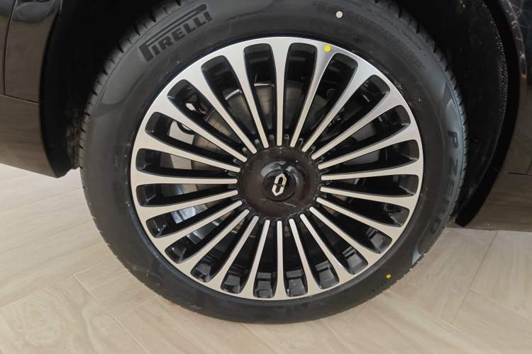 Used Hima AITO M9 2025 Extended-Range Ultra Version 52 kWh 6-Seater Right Rear Wheel Hub