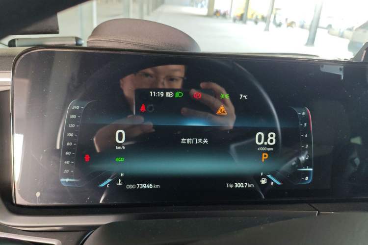 Used Ford Transit T8 2024 T8 2.3T Diesel Automatic Mid-Drive Mid-Roof 6-Seater Fully Equipped 2/2/2 Configuration
