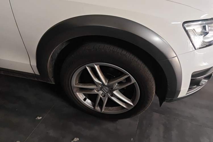 Used Audi Q5 2018 Collector's Edition 40 TFSI Technology Model
