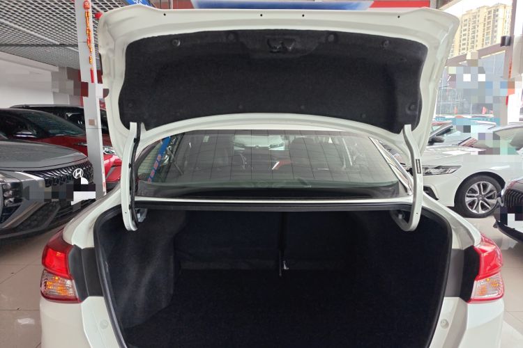 Used Nissan Lannia 2016 1.6L CVT Smart Cool Edition Trunk