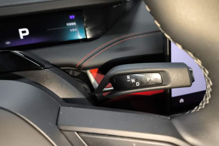 Used Xiaomi Auto SU7 2024 Four-Wheel Drive Ultra-Long Range Advanced Intelligent Driving Max Edition