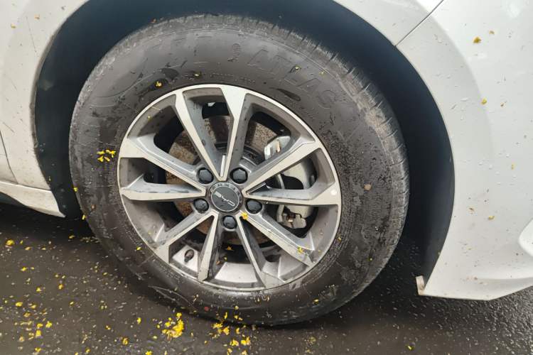 Used BYD Destroyer 05 2024 HONOR Edition DM-i 55KM Luxury Model Right Front Wheel Hub