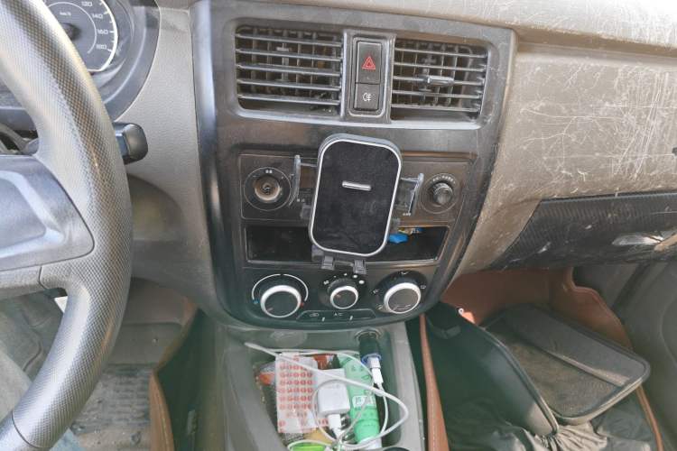 Used Wuling Rongguang V 2016 1.5L Practical Version Audio And AC Panel