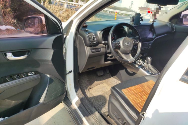 Used Kia KX3 2015 2.0L Automatic Two-Wheel Drive DLX Driver Seat