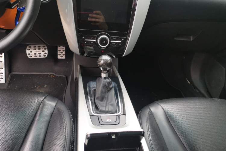 Used Luxgen U6 SUV 2017 1.8T Fashion-Upgraded Model Gear Lever