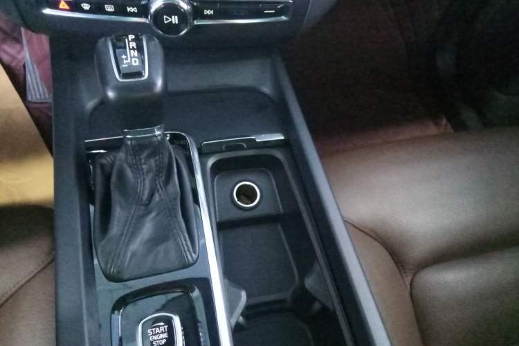 Used Volvo XC60 2019 T5 4x4 Smart Edition China V Standard