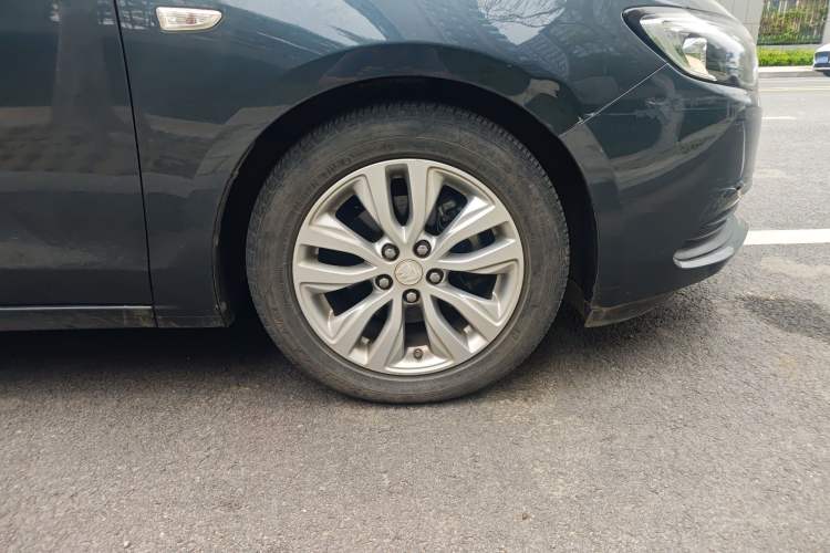 Used Buick GT 2021 Revised Version Flagship 1.5L Automatic Elite Edition Right Front Wheel Hub