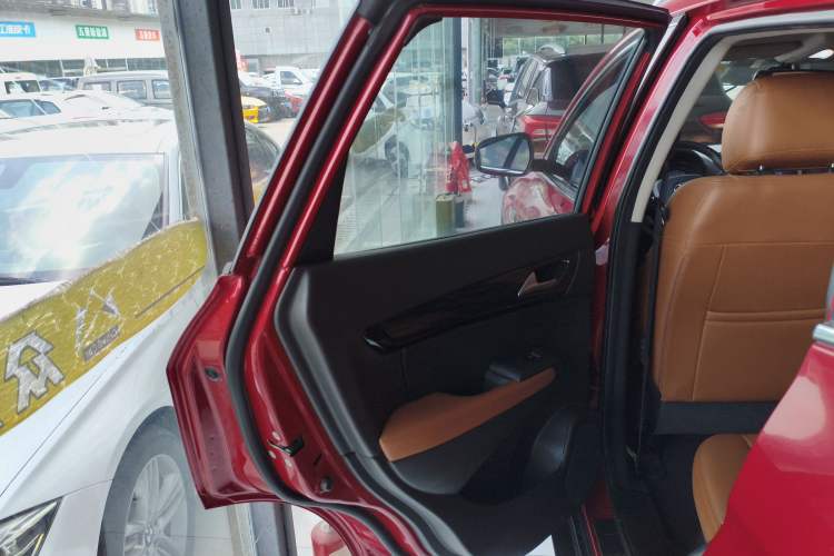 Used Dongfeng Fengdu MX5 2016 2.0L Automatic Flagship Edition