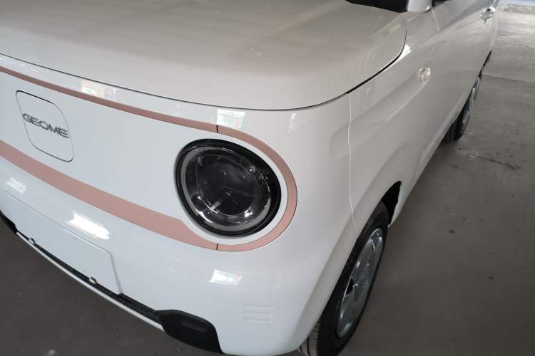 Used Geely Galaxy Panda 2024 Panda Mini 200km Endurance Bear Left Front Headlight