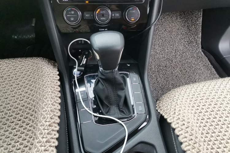 Used Volkswagen Tiguan L 2017 330TSI Automatic Two-Wheel Drive Comfort Edition Gear Lever