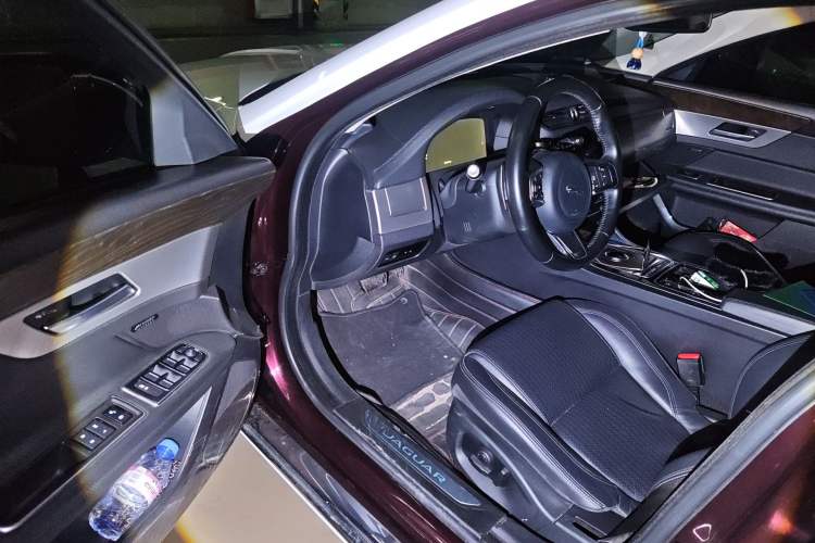 Used Jaguar XFL 2018 XFL 2.0T 250 PS Premium Edition Driver Seat