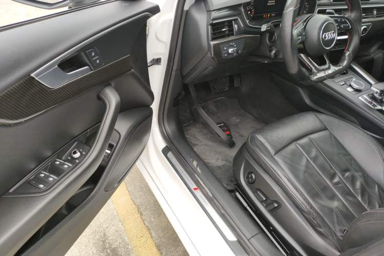 Used Audi A4L 2019 40 TFSI Fashion Edition China VI Emission Standard