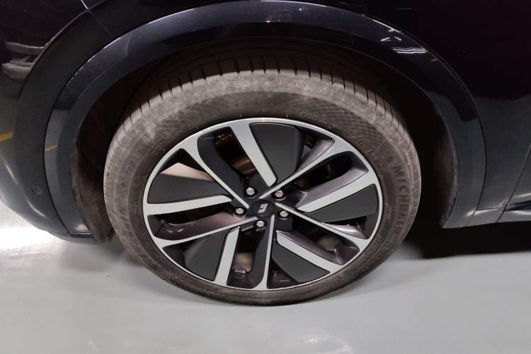 Used Li Auto L9 2022 Max model Exterior 4