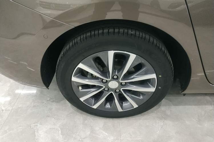 Used Buick GL6 2021 323T Mild Hybrid Connect Prestige Model
