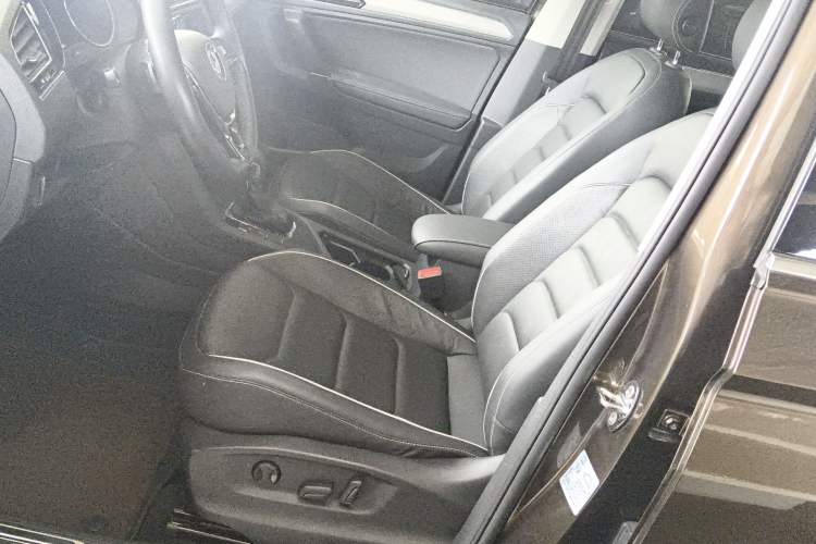 Used Volkswagen Tiguan L 2017 330TSI Automatic Two-Wheel Drive Flagship Edition Left Front Seat