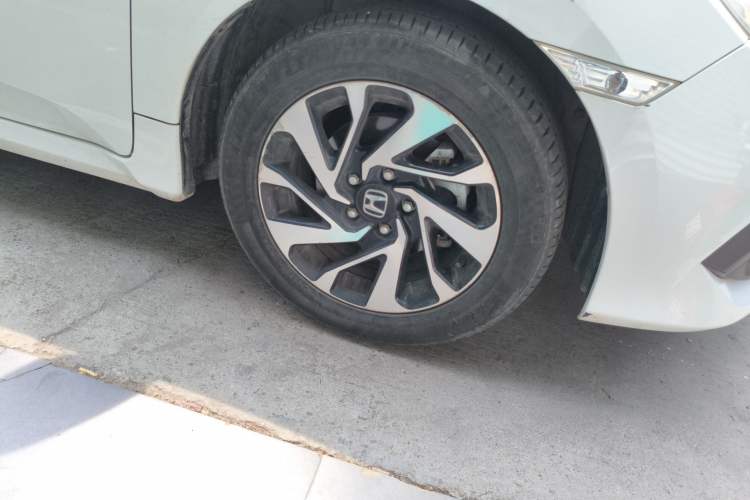 Used Honda Civic 2016 220TURBO CVT Luxury Edition Right Front Wheel Hub