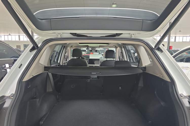 Used Volkswagen Tiguan L 2023 330TSI Automatic Two-Wheel Drive R-Line Enjoyment Edition Trunk