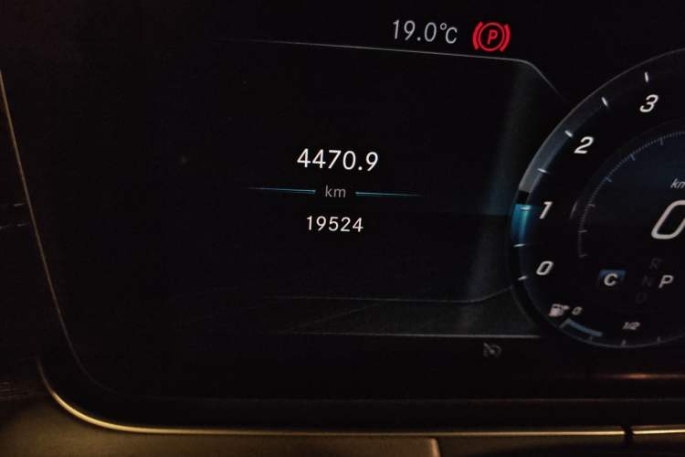 Used Mercedes-Benz CLS 2018 CLS 300 Luxury Model Odometer Close Up