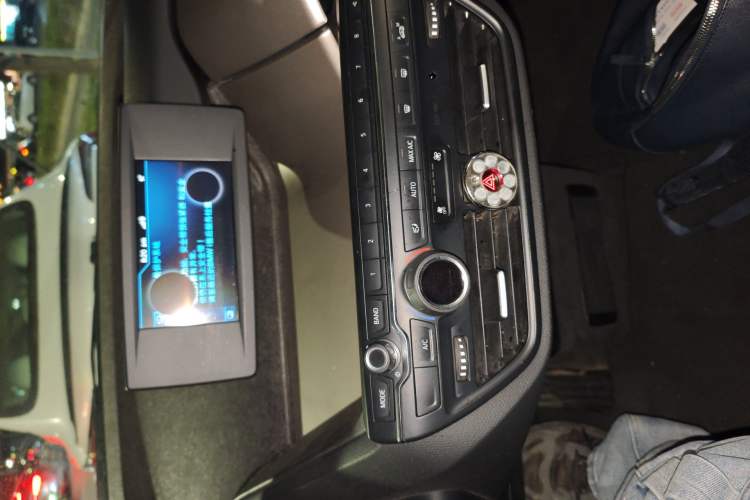 Used BMW i3 2015 Fashion Model Audio And AC Panel