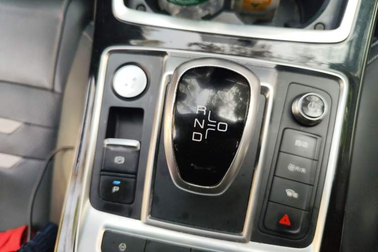 Used BYD Qin Pro New Energy 2019 EV Super Edition Standard Version Smart Connect Leading Style Gear Lever