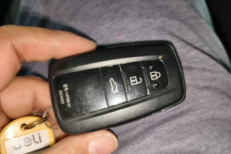 Used Toyota Avalon 2023 2.5L Touring Premium Edition Vehicle Key