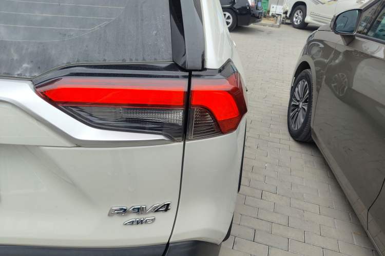 Used Toyota RAV4 2020 2.0L CVT Four-Wheel Drive Prestige Edition Exterior 3