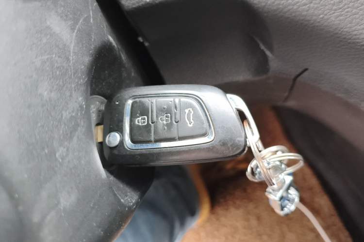 Used Dongfeng Aeolus AX7 2016 2.0L Automatic Zhiyue Trim Vehicle Key