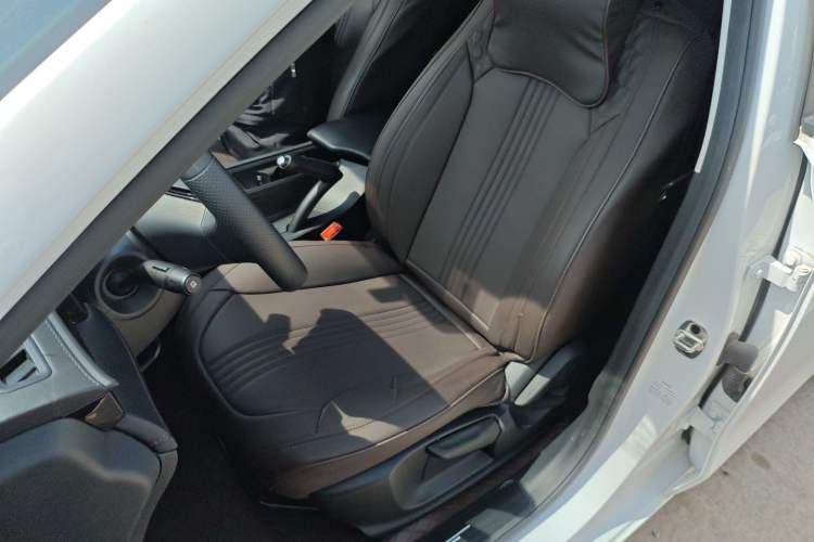 Used Roewe i5 2023 1.5L Manual Comfort Edition
